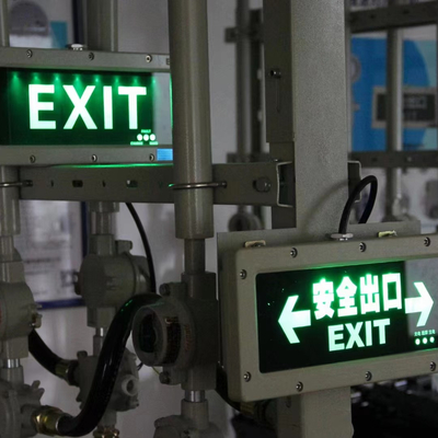 4J Çarpışma Şeffaf Kapak Duvar Montajı LED Alev geçirmez Acil Işık 100lm/W Işık Verimliliği LED Işık Kaynağı