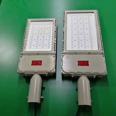 Yüksek Koruma IP66 Patlama Dayanıklı LED Sel Işığı 6000-6500K Renk Sıcaklığı ve 20% THD