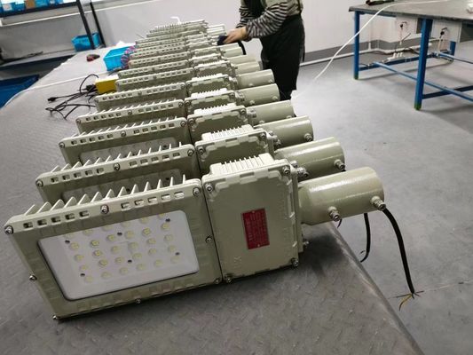 İlaç Endüstrileri Patlamaya Dayanıklı LED Projektör, CRI Ra ≥80 ve EX Sertifikaları ile