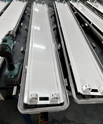 Tehlike Sınıflandırmalı Lineer Aydınlatma Armatürü IP66 WF2 Barınak Performans Seviyesi, Petrokimya Tesisleri İçin Geçerli Ex Tb IIIC T80°C Db Aydınlatma Armatürü