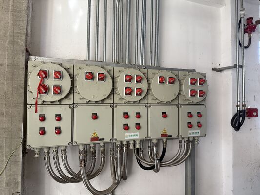 IIB T4 ATEX Dağıtım Alev geçirmez Kontrol Panelleri Alev geçirmez Patlama Kontrol Paneli Alüminyum alaşımlı kabın Petrol ve gaz kullanımı için