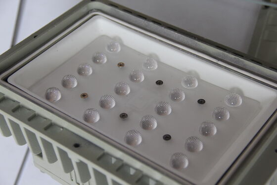 ATEX IECEx Bölge 1 ve 2 Onaylı 50-240W Tehlikeli Alan LED Projektör, IP66, 140lm/W, 5 Yıl Garanti