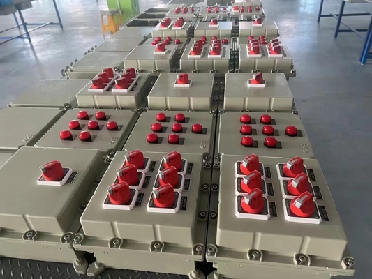 IP65 Paslanmaz Çelik Duvar Montajlı Elektrikli Kontrol Paneli Kaplamalar AC 220V/380V Ex Kanıt Kontrol Paneli