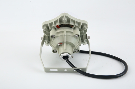 100W Patlama Dayanıklı Yüksek Aralık LED Işık AC220V 50/60Hz IP66 CRI70±2 135lm/w Ex Db Eb IIC T6 Gb,Ex Tb IlIC T80°C Db