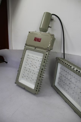 100W 130lm/W Patlama Dayanıklı Sel Fenerleri Açık hava su geçirmez yüksek sertlik büyük ölçekli operasyon işyerleri aydınlatması