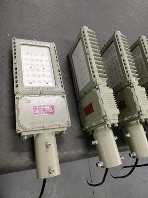 100 ~ 277v 130lm / W 200w Patlama Kanıtlı LED Sel Işığı