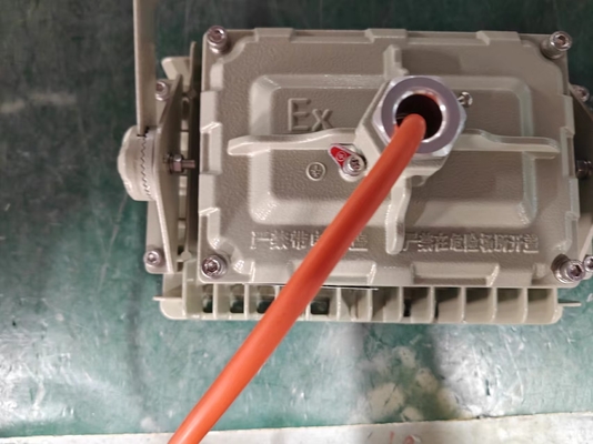 ATEX IECEx RoHS ISO9001 Tehlikeli Atık Tesisleri için 50W Patlama Kanıtlı LED Fırtına Işığı