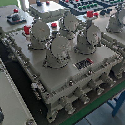 ATEX sertifikalı patlama geçirmez dağıtım kutusu rafineri voltajı için özelleştirilmiştir