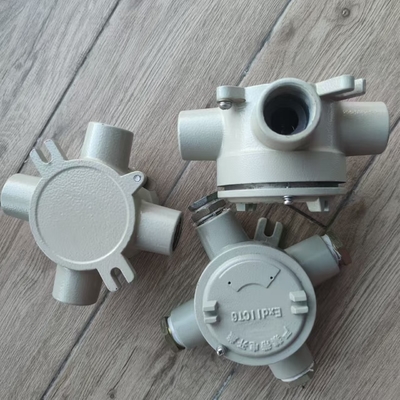 Elektrostatik püskürtme 4" 1" yuvarlak patlama geçirmez bağlantı kutusu ATEX IECEx Sınıf I Div 1 II B II C IP66 Petrol gazı tehlikeli yerler için sınıflandırılmıştır