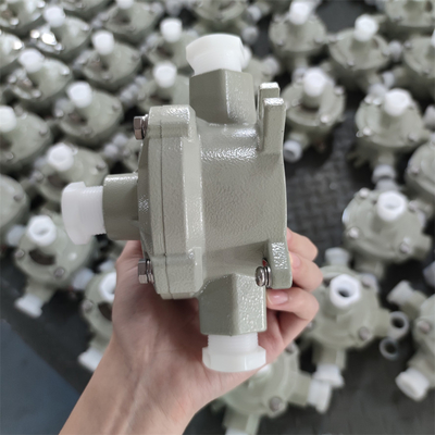 ATEX Tehlikeli Bölgeler Patlama Güvenli Çapraz IP66 Kutu Girişi Özelleştirilebilir