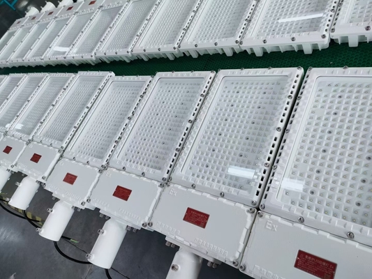 IP66 Patlama Dayanıklı Dış LED Floodlight ATEX IECEx CNEX Sertifikalı Offshore Platformlar için İdeal Rafineri Tehlikeli Tesisler