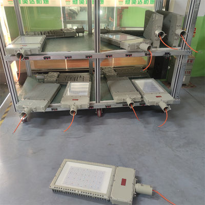 Yüksek Parlaklıkta Su Geçirmez Patlamaya Dayanıklı Güneş Paneli 120W Led Güneş Enerjili Sokak Lambası 130Lm/w Dış Mekan Patlamaya Dayanıklı Lamba