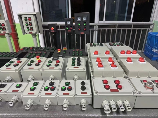 ATEX CNEX sertifikalı alev geçirmez paneller, daha fazla dayanıklılık için AC220/380v toz kaplamalı