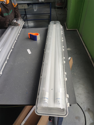 2*54W Patlama Karşıtı Floresan Işığı ATEX IECEx Sertifikalı Su geçirmez WF2 100lm/w Işık Verimliliği Tavan Montajı Bölge 21 22 1 2