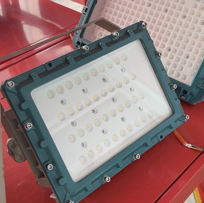 ATEX/IECEx Patlamaya Dayanıklı LED Projektör - 50W, 150W & 200W, Zone 1/2 & Zone 21/22 Tehlikeli Alanlar için IP66 Su Geçirmez