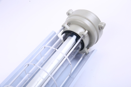 Islak Ortamlar için Bölge 21 ve 22 Korozyona Dayanıklı Ex Db Eb IIC T6 Gb, Ex Tb IIIC T80°C Db Dayanıklı ATEX Patlamaya dayanıklı LED Lineer Işık Fikstürü 100lm/w IP66