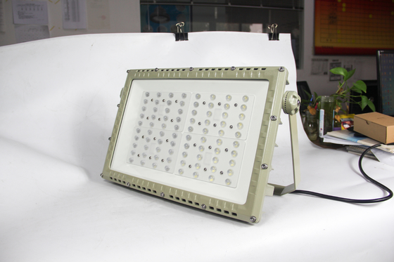 Patlama Dayanıklı LED Yol Işığı 250W. ATEX CNEX 1 Bölge 2 Tehlikeli Uygulamalar için Sertifikalı.
