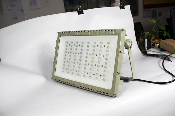 Patlama Dayanıklı LED Yol Işığı 250W. ATEX CNEX 1 Bölge 2 Tehlikeli Uygulamalar için Sertifikalı.