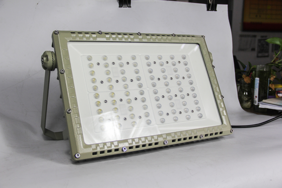 Patlama Dayanıklı LED Yol Işığı 250W. ATEX CNEX 1 Bölge 2 Tehlikeli Uygulamalar için Sertifikalı.