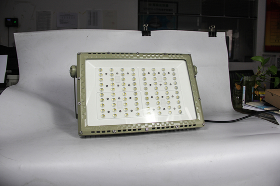 Patlama Dayanıklı LED Yol Işığı 250W. ATEX CNEX 1 Bölge 2 Tehlikeli Uygulamalar için Sertifikalı.