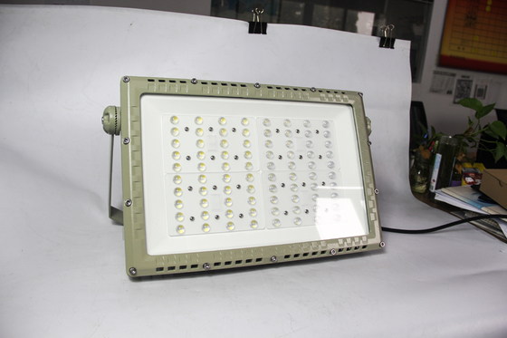 Patlama Dayanıklı LED Yol Işığı 250W. ATEX CNEX 1 Bölge 2 Tehlikeli Uygulamalar için Sertifikalı.