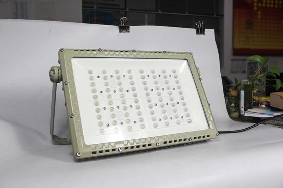 Patlama Dayanıklı LED Yol Işığı 250W. ATEX CNEX 1 Bölge 2 Tehlikeli Uygulamalar için Sertifikalı.