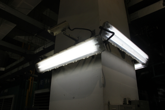 4ft Patlamaya Dayanıklı LED Lineer Işık Fikstürü Tehlikeli Konumlar için 2x9W / 2x18W