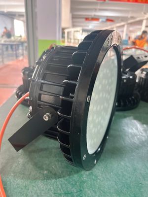 Tehlikeli Ortamlar için Verimlilik 120lm/w Patlamaya Dayanıklı LED Yüksek Tavan Aydınlatmaları 100w/200w MOQ 1 set