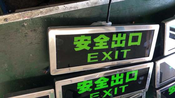 Duvara Monte 3W 120 180 Dakika Acil Durum Çıkış Işığı Özel Renkler LED Göstergeler Yüzey Bölge 1 ve Bölge 2 için Özelleştirilebilir