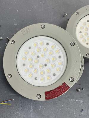 ATEX IECEx IP66 LED Patlamaya Dayanıklı Işık 100W 150W Depo Yüksek Tavan Lambası AC 100-277V Döküm Alüminyum 5 Yıl Garanti