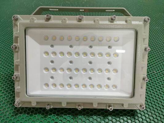 5 Yıl Tam Garanti Riskli Alan LED Endüstriyel Projektör IP66 50-240W 140lm/W ATEX IECEx Onaylı Bölge 1 & 2
