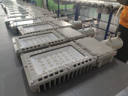 ATEX IECEx Bölge 1 ve 2 Onaylı 50-240W Tehlikeli Alan LED Projektör, IP66, 140lm/W, 5 Yıl Garanti