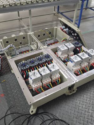 Korozyon Direnci IP 65 380V Elektrik Alev Geçirmez Kontrol Panelleri Patlamaya Dayanıklı Kesici Panel Kabini