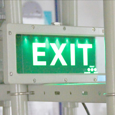 Tehlikeli Alan Aydınlatması İçin 16 Saat Acil Durum Süresi ve 50000 Saat Ömrü Sağlayan Patlamaya Dayanıklı LED Armatür