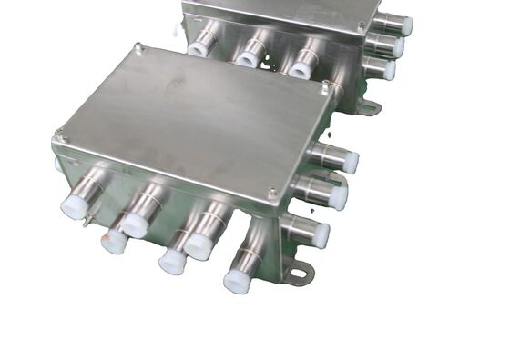 Özelleştirilebilir Patlamaya Dayanıklı LED Aydınlatma 100Watt Voltaj Yapılandırılabilir Endüstriyel Güvenlik Aydınlatması Tehlikeli Alanlar İçin