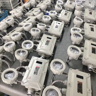 Ex Kod Ex Db IIC T6 Gb Patlamaya Dayanıklı LED Projektör Özelleştirilebilir İdeal Petrol Gaz Bölge 1 Tehlikeli Alan Aydınlatma Çözümü