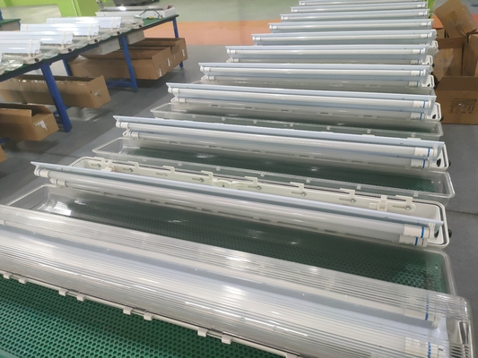 Patlamaya karşı korozyona dayanıklı floresan armatür 120-140° açı 600/1200mm Patlama kanıtlı doğrusal ışık