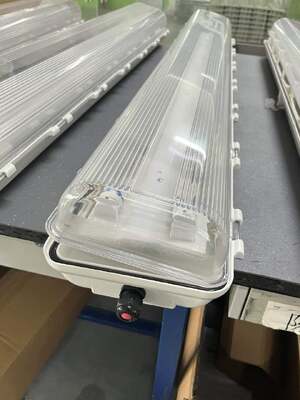 Alev geçirmez Lineer Armatür IP66 WF2 Hava Koşullarına Dayanıklılık Standardı, Ex Tb IIIC T80°C Db İşaretli Kimyasal Kompleks Alanlar İçin Aydınlatma